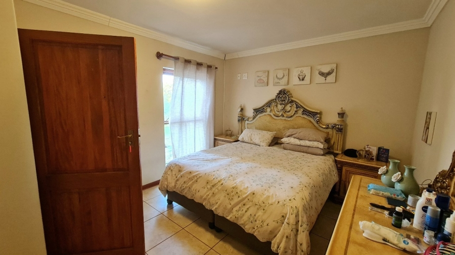 5 Bedroom Property for Sale in Schoongezicht Western Cape